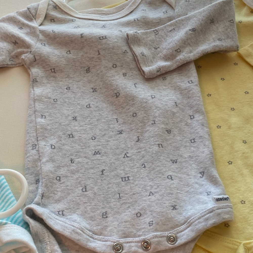 Gerber onesie bundle - Picture 3 of 4